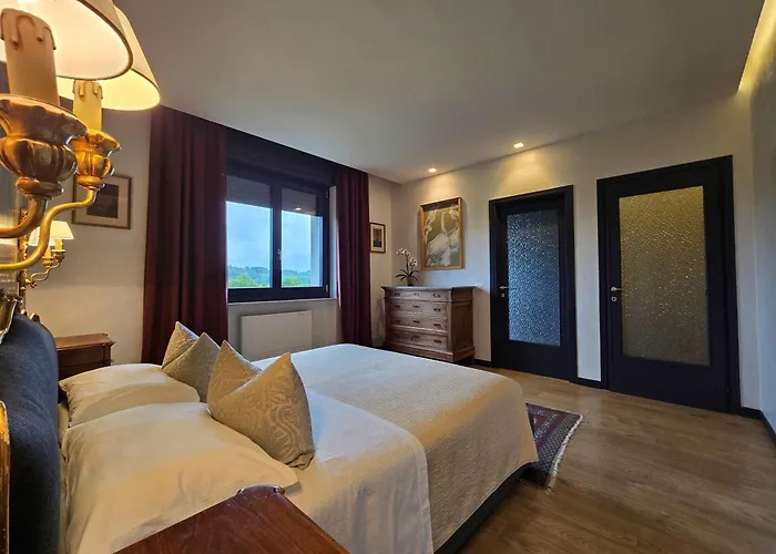 Art Garage Varese Bed & Breakfast 4*